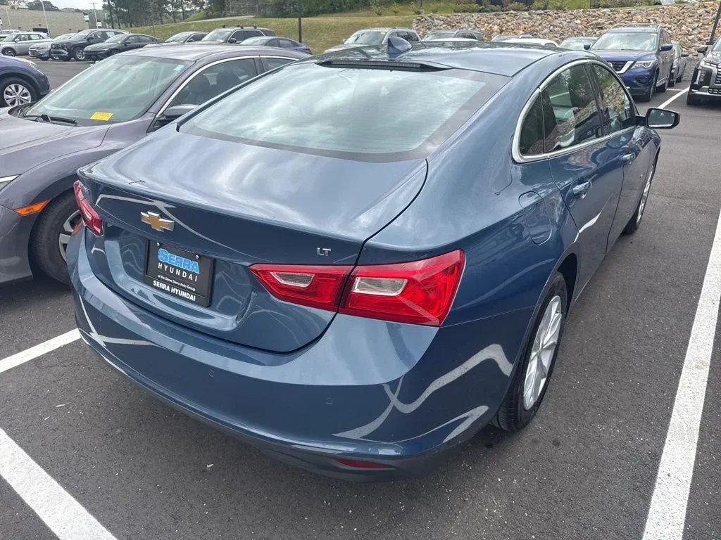2025 Chevrolet Malibu LT thumbnail 3