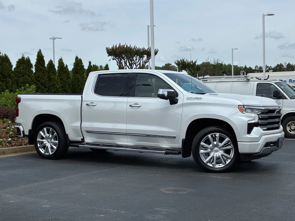 2025 Chevrolet Silverado 1500 High Country thumbnail 2