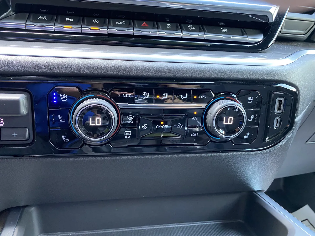 2025 Chevrolet Silverado 1500 High Country thumbnail 30