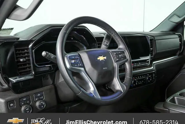 2025 Chevrolet Silverado 1500 LT thumbnail 4