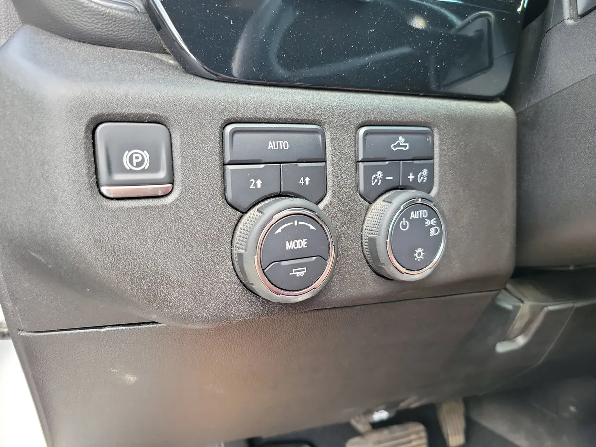 2025 Chevrolet Silverado 1500 LT w/1LT thumbnail 16