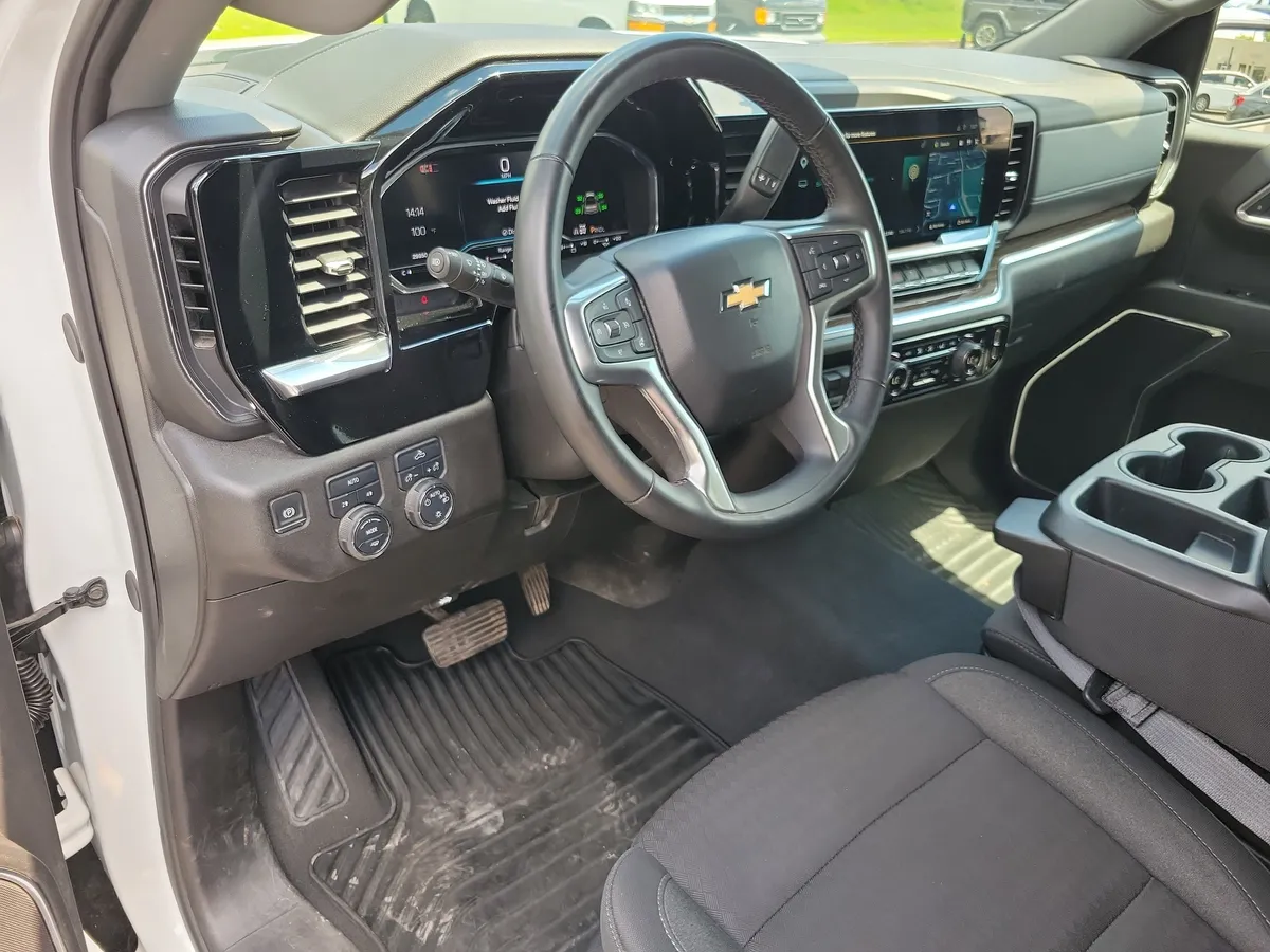 2025 Chevrolet Silverado 1500 LT w/1LT thumbnail 3
