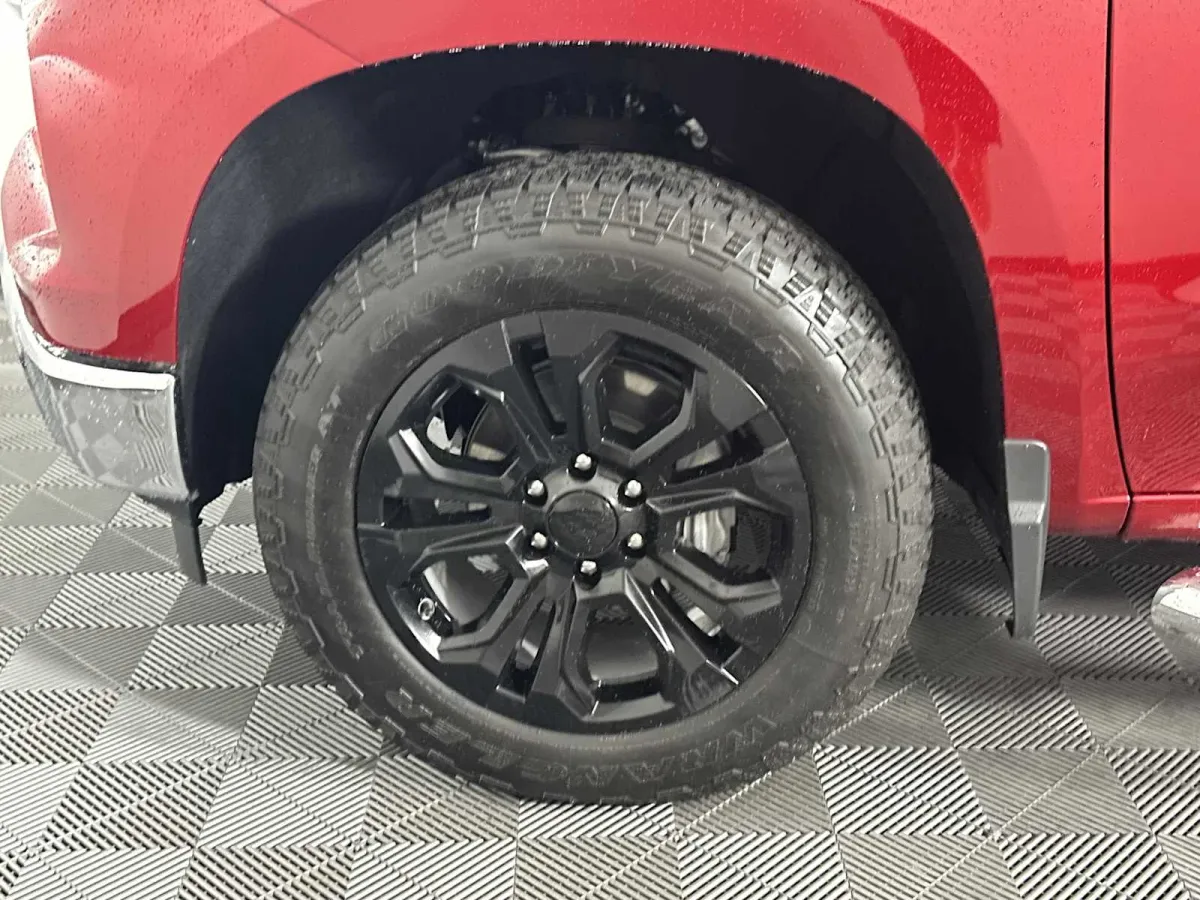 2025 Chevrolet Silverado 1500 LTZ thumbnail 12