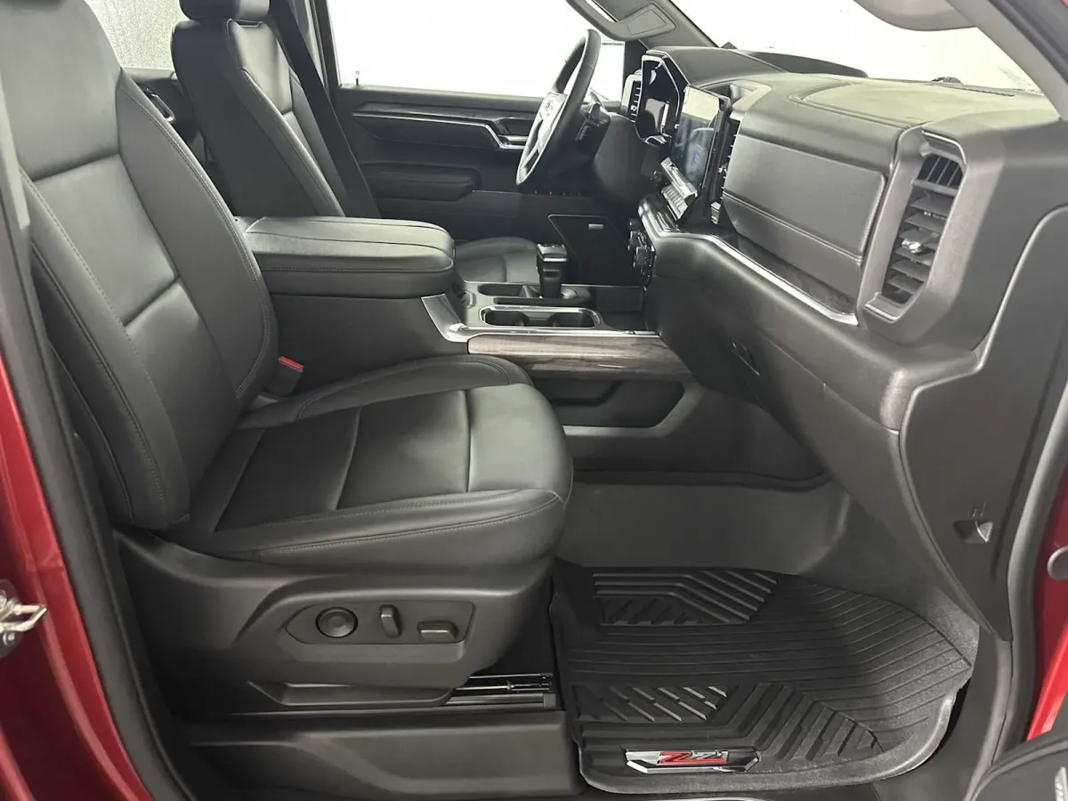 2025 Chevrolet Silverado 1500 LTZ thumbnail 16