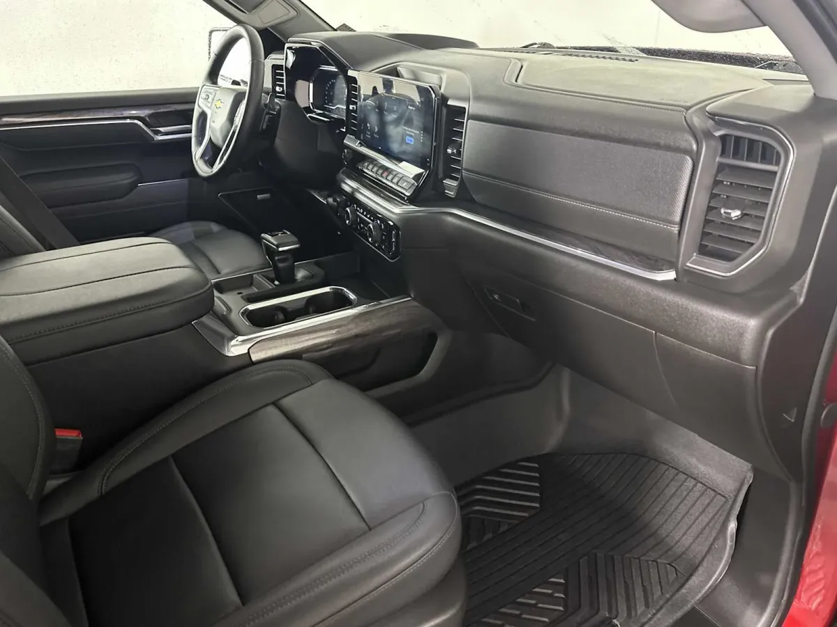 2025 Chevrolet Silverado 1500 LTZ thumbnail 17