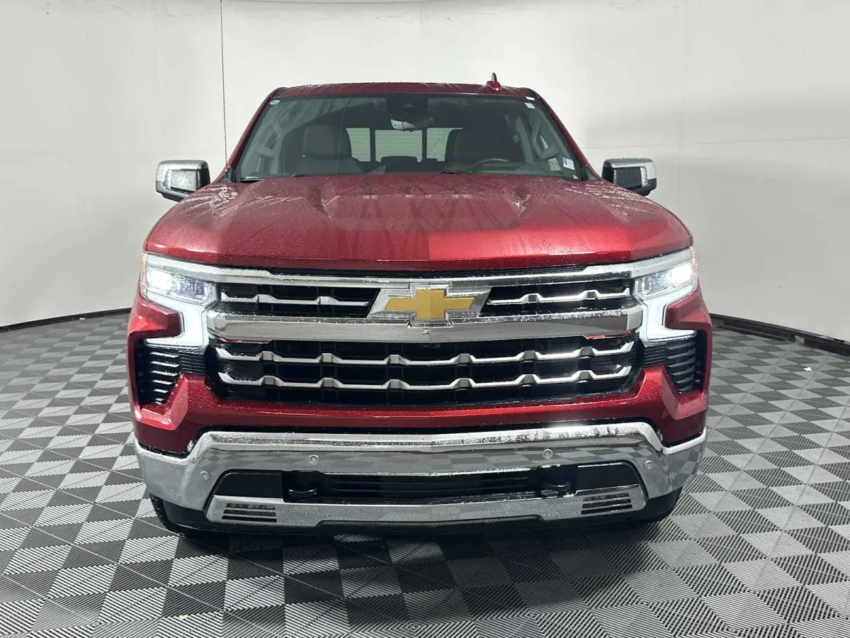 2025 Chevrolet Silverado 1500 LTZ thumbnail 2