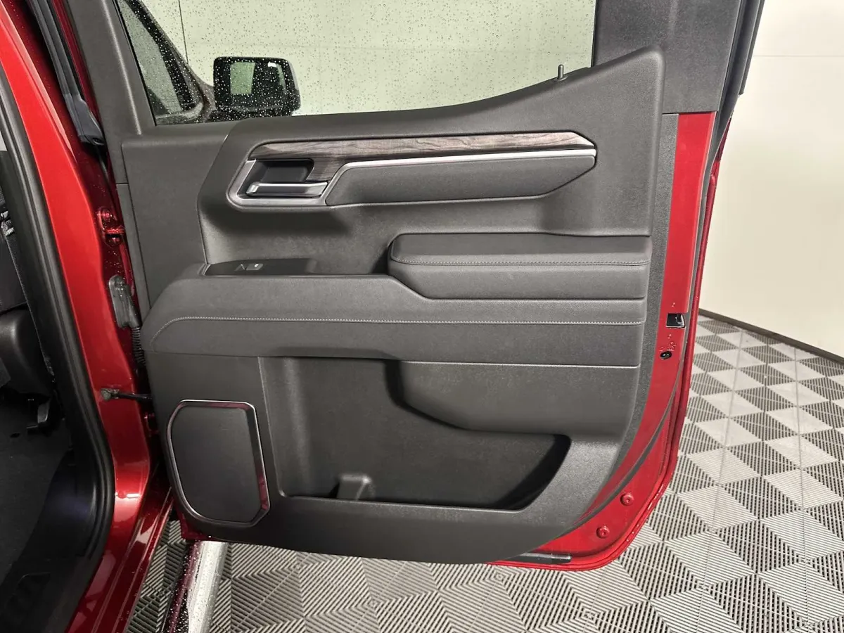 2025 Chevrolet Silverado 1500 LTZ thumbnail 21