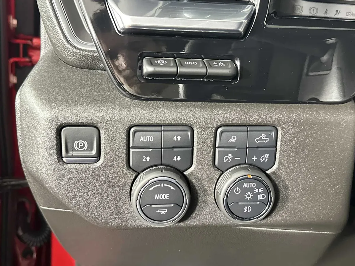 2025 Chevrolet Silverado 1500 LTZ thumbnail 28