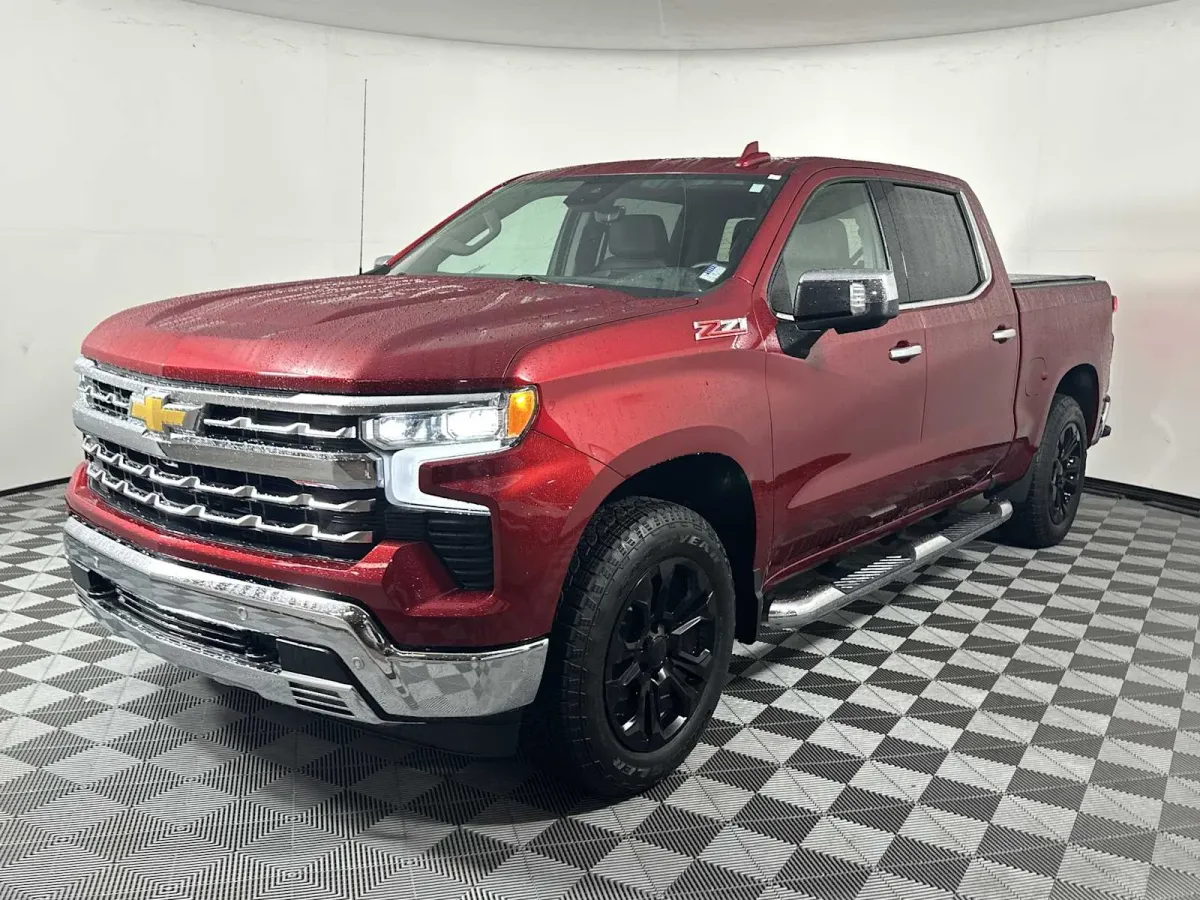 2025 Chevrolet Silverado 1500 LTZ thumbnail 3