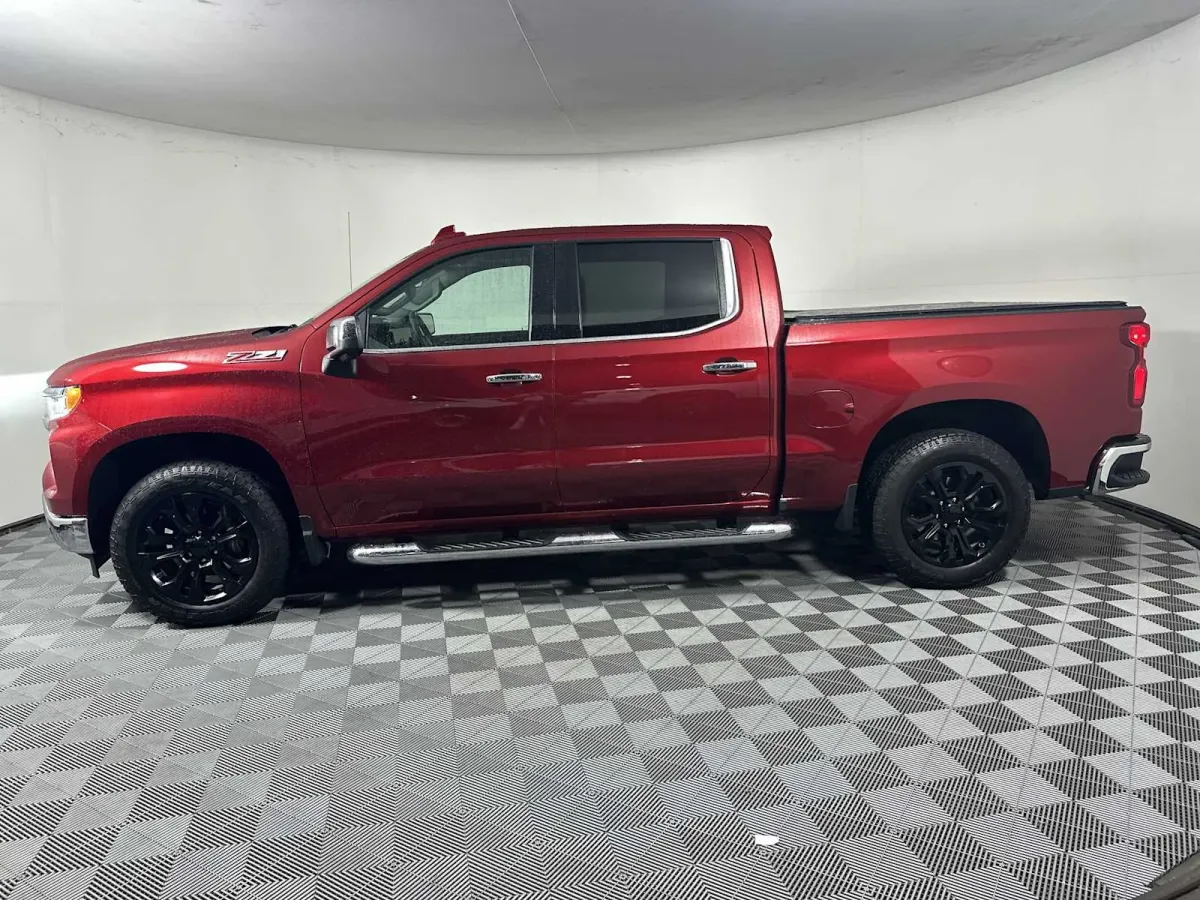 2025 Chevrolet Silverado 1500 LTZ thumbnail 4