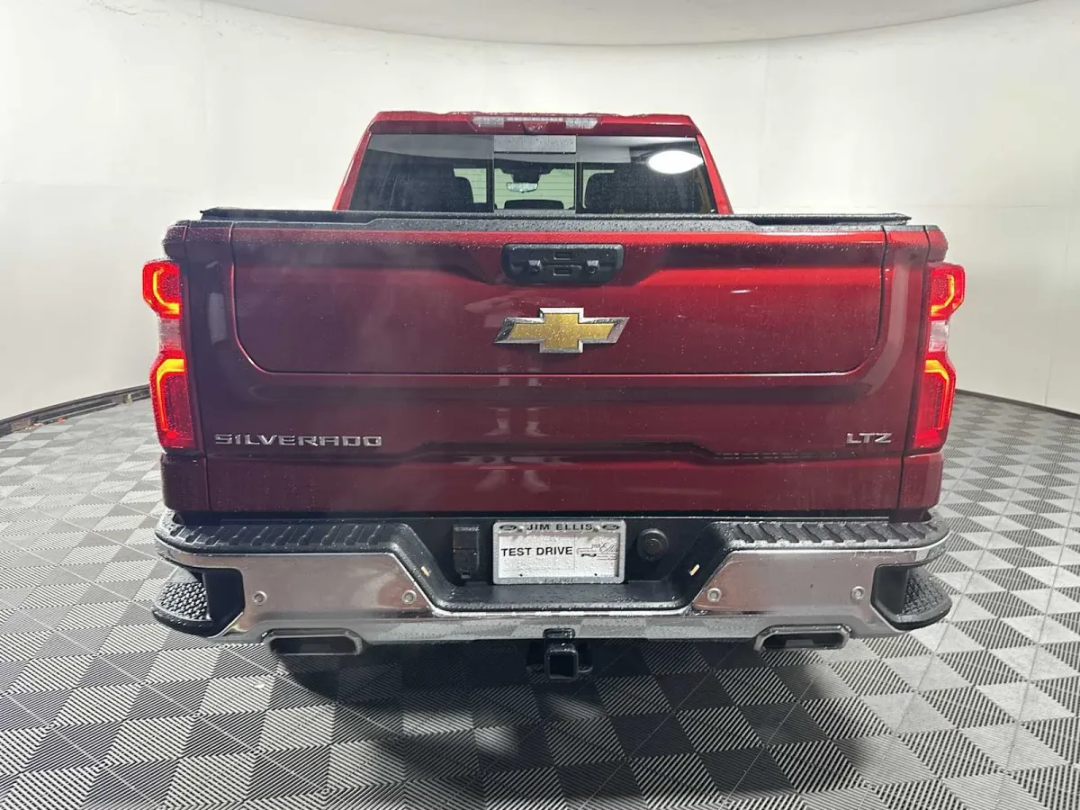 2025 Chevrolet Silverado 1500 LTZ thumbnail 7