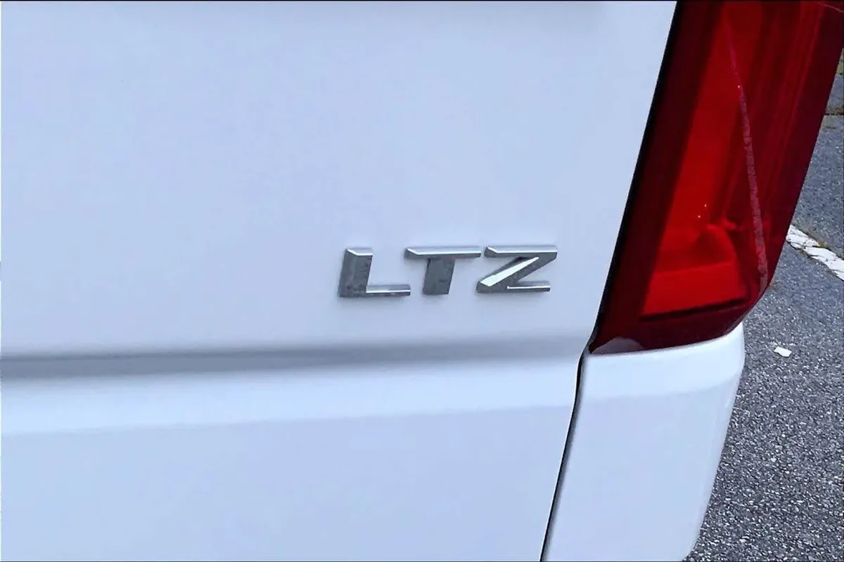 2025 Chevrolet Silverado 1500 LTZ thumbnail 10