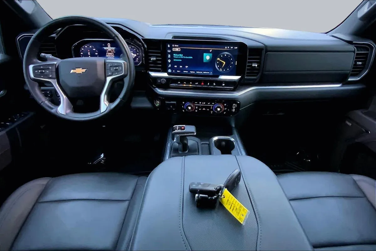 2025 Chevrolet Silverado 1500 LTZ thumbnail 15