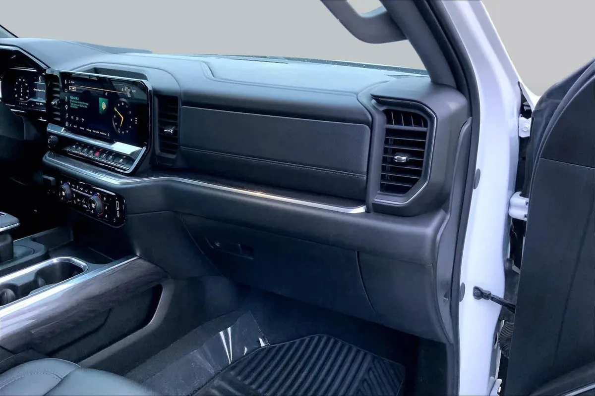 2025 Chevrolet Silverado 1500 LTZ thumbnail 18