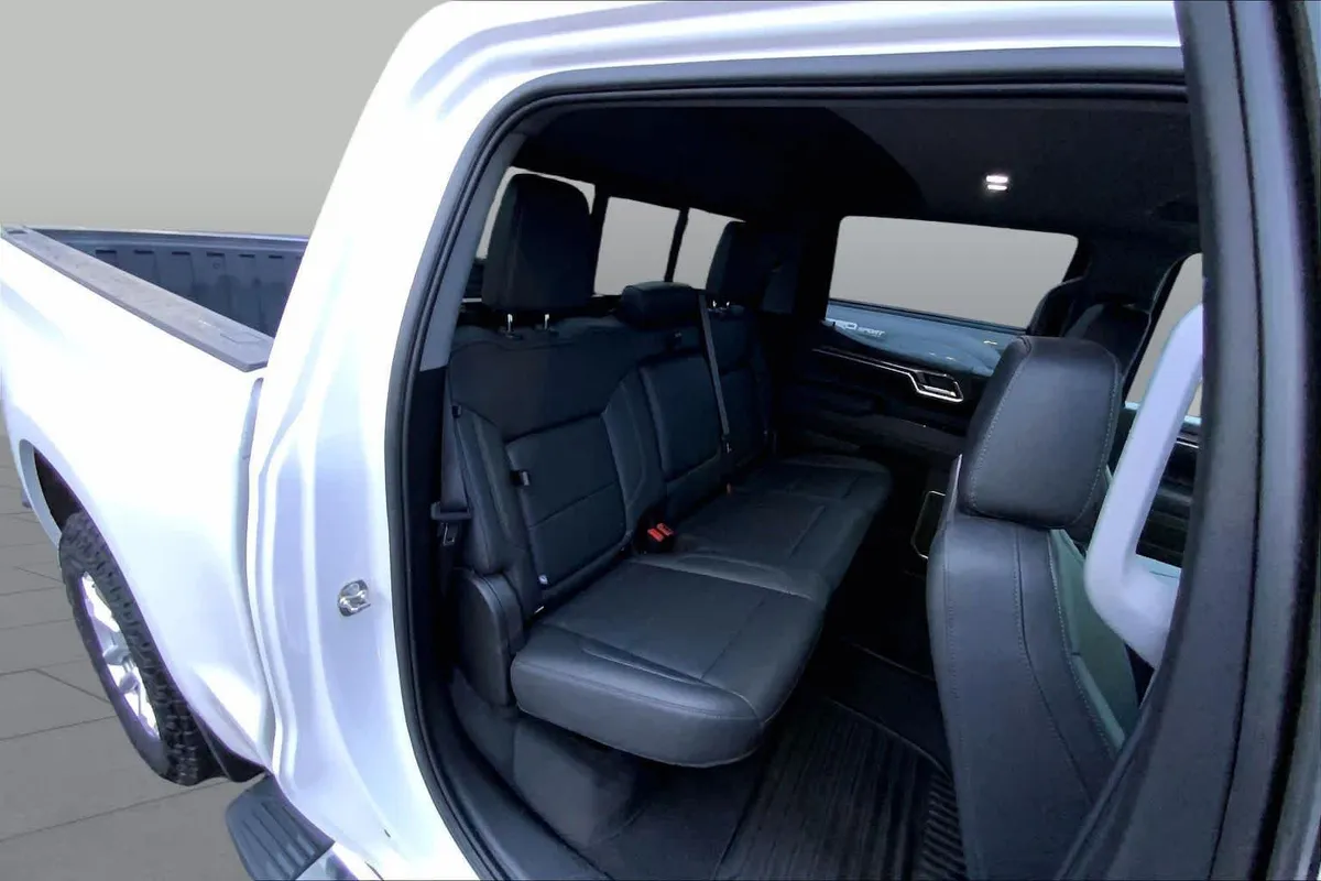 2025 Chevrolet Silverado 1500 LTZ thumbnail 19