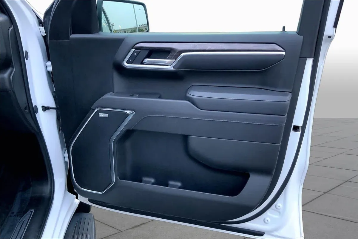 2025 Chevrolet Silverado 1500 LTZ thumbnail 22