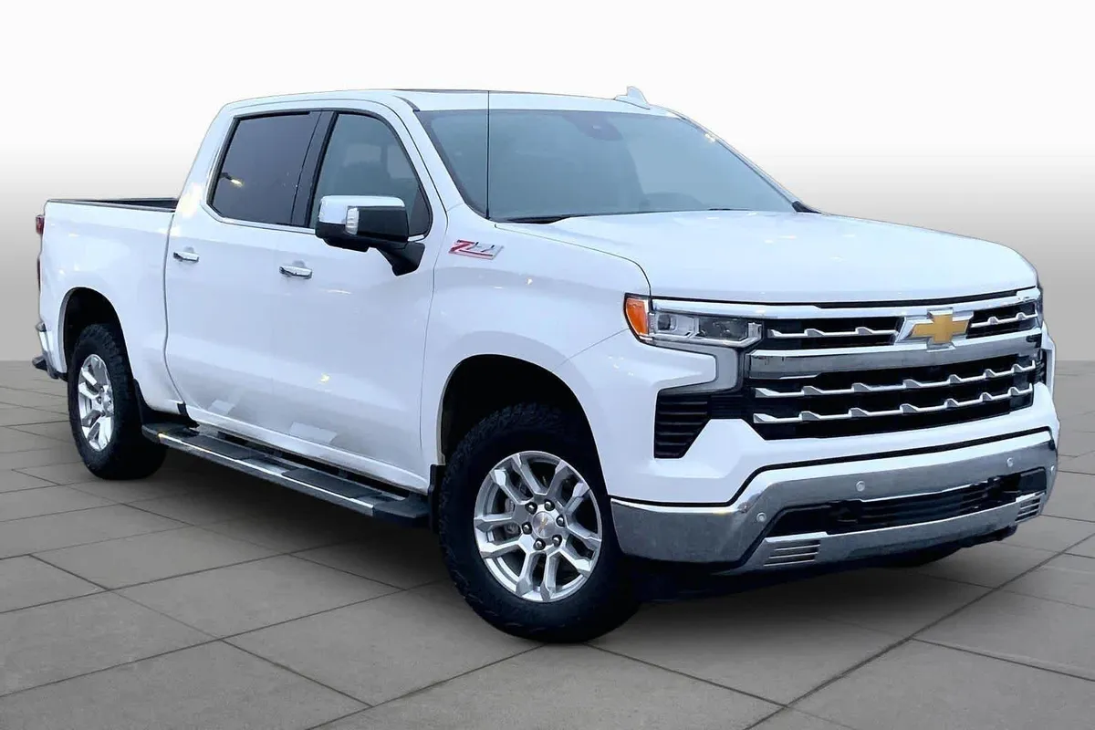 2025 Chevrolet Silverado 1500 LTZ thumbnail 3