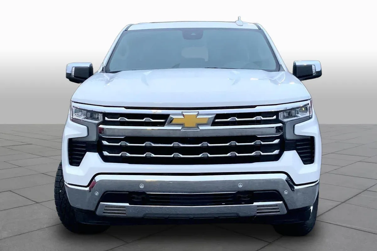 2025 Chevrolet Silverado 1500 LTZ thumbnail 4