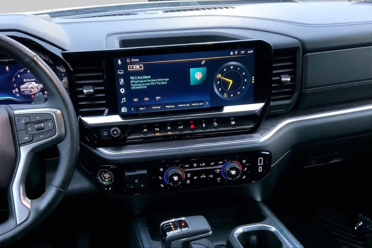 2025 Chevrolet Silverado 1500 LTZ thumbnail 7