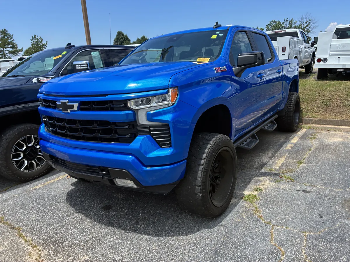 2025 Chevrolet Silverado 1500 RST thumbnail 3