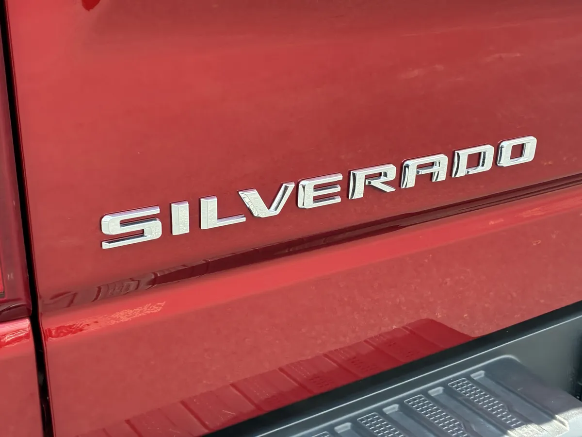 2025 Chevrolet Silverado 1500 RST thumbnail 10