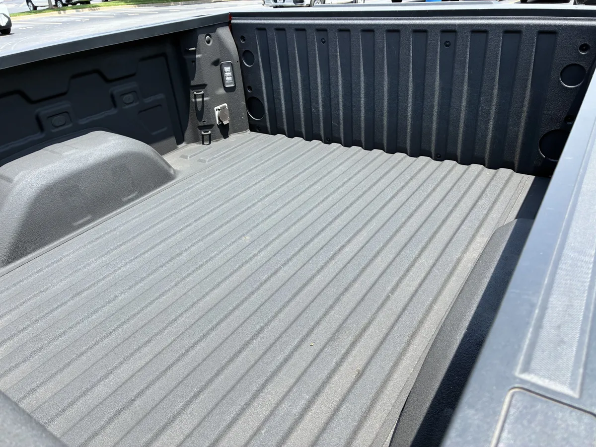 2025 Chevrolet Silverado 1500 RST thumbnail 12