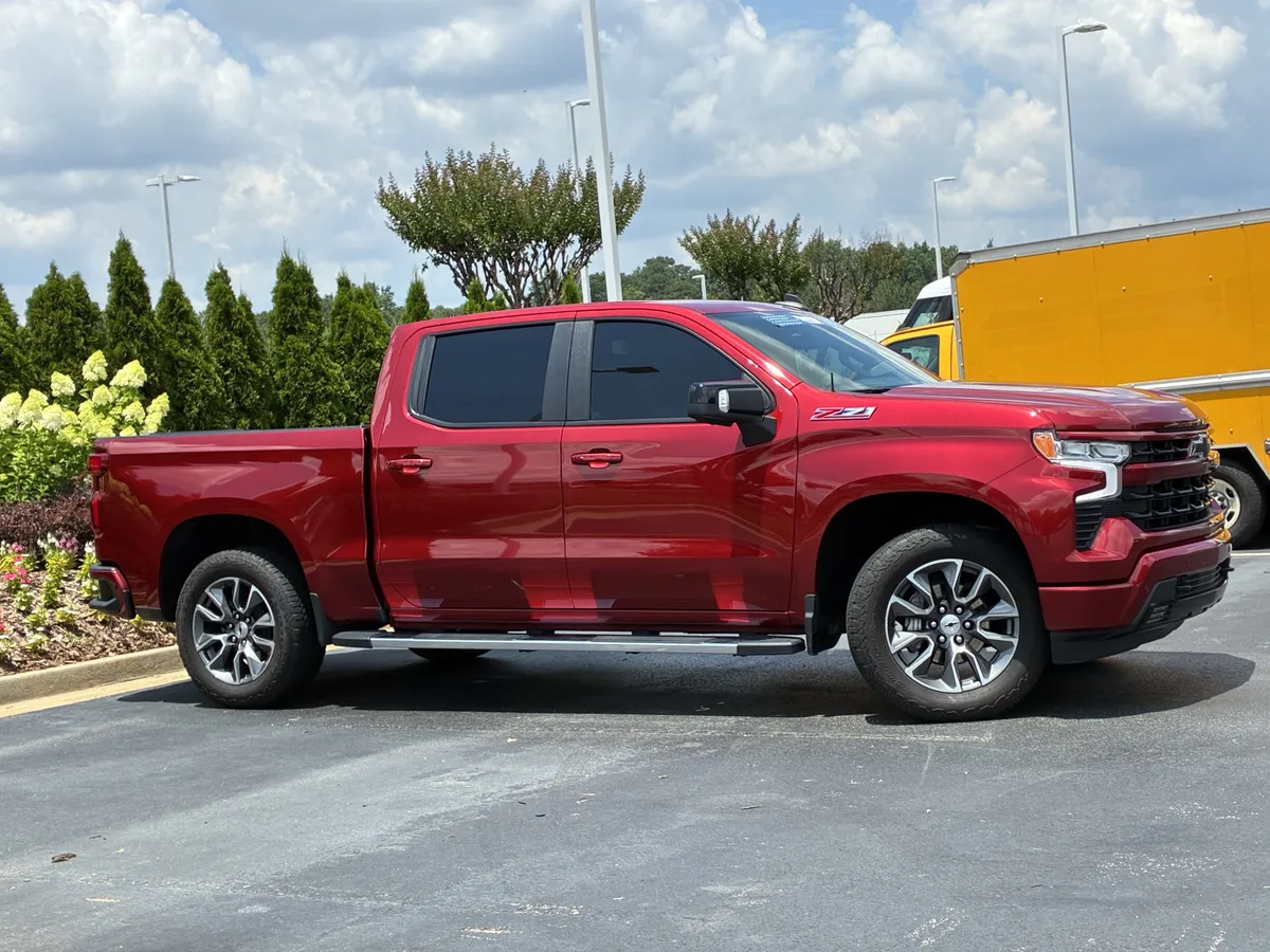 2025 Chevrolet Silverado 1500 RST thumbnail 2