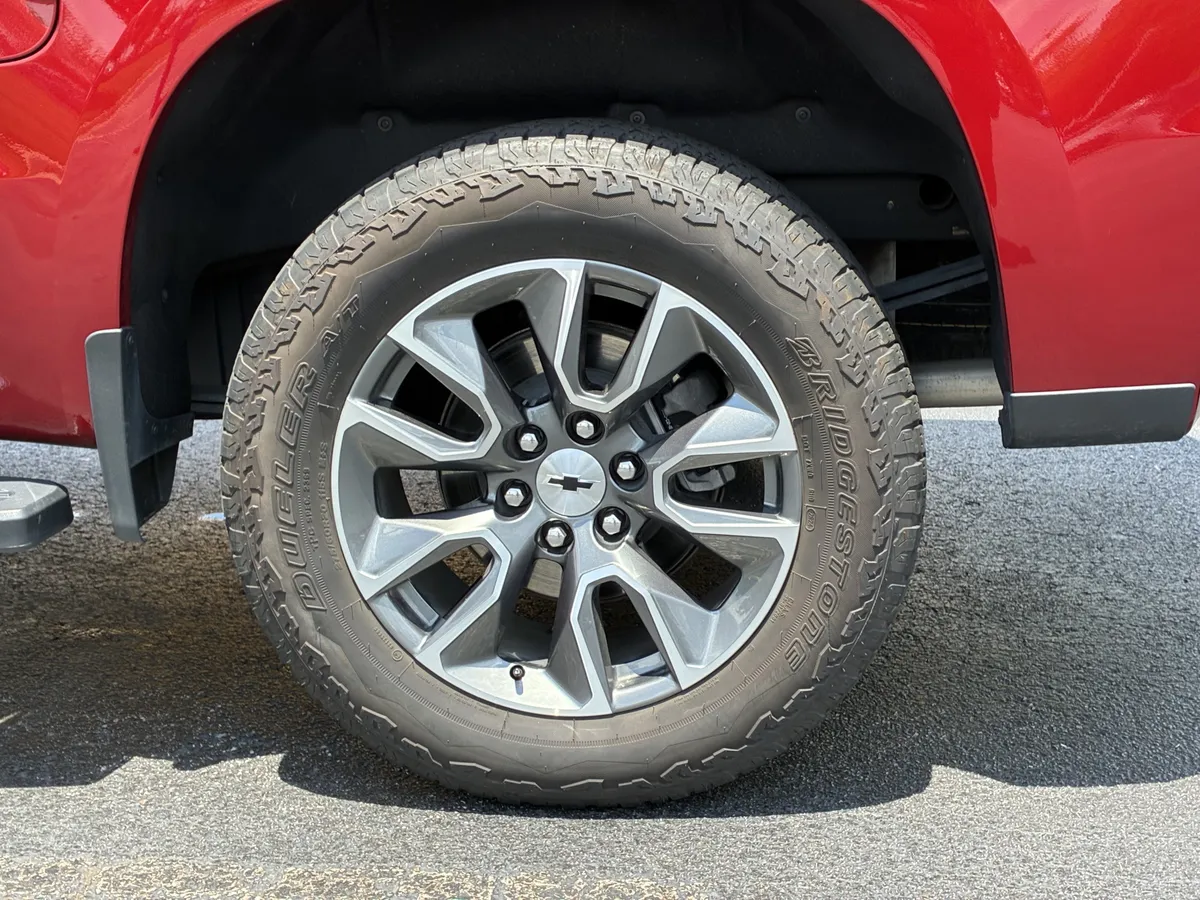 2025 Chevrolet Silverado 1500 RST thumbnail 9