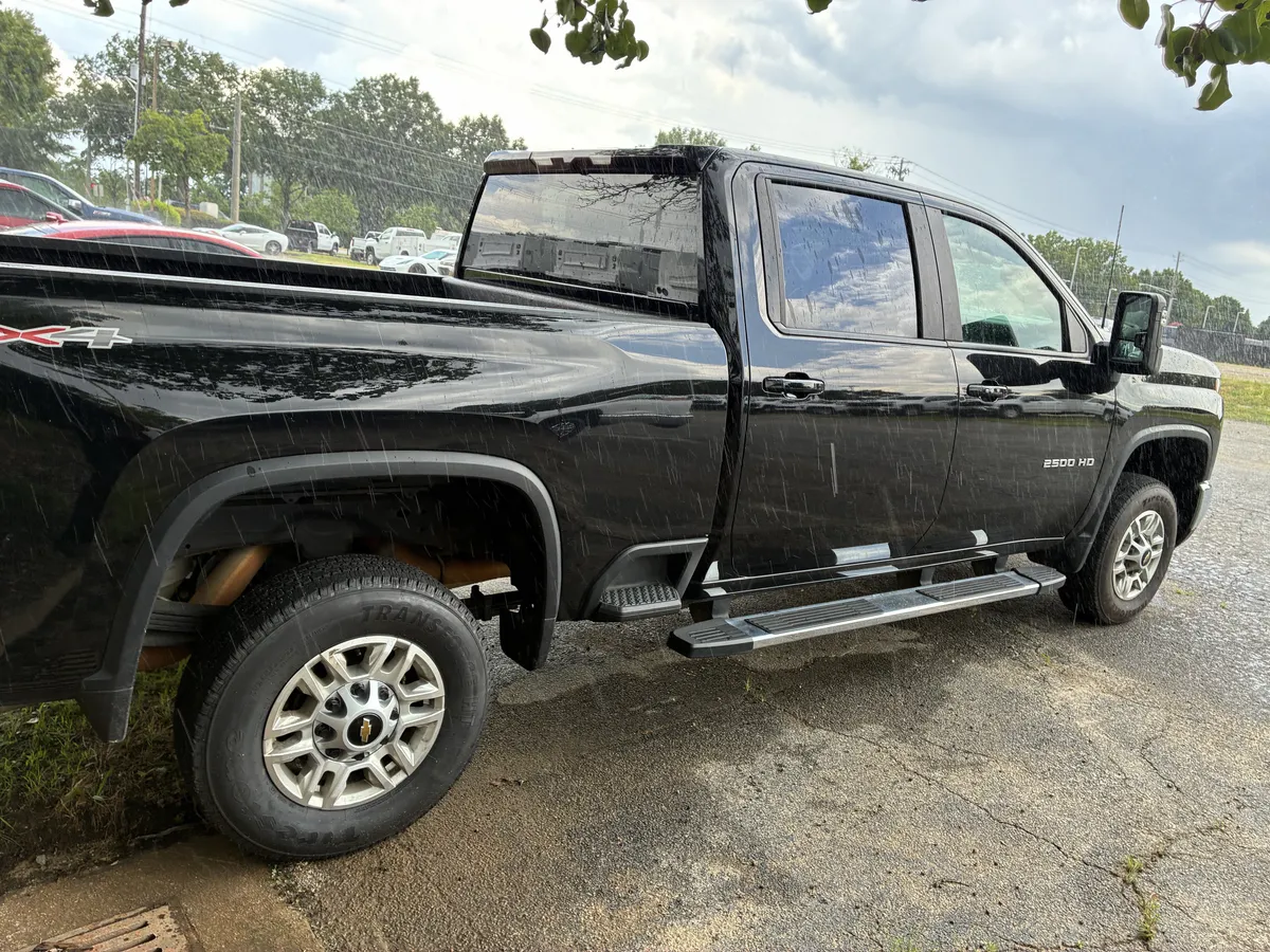 2025 Chevrolet Silverado 2500 HD LT thumbnail 8