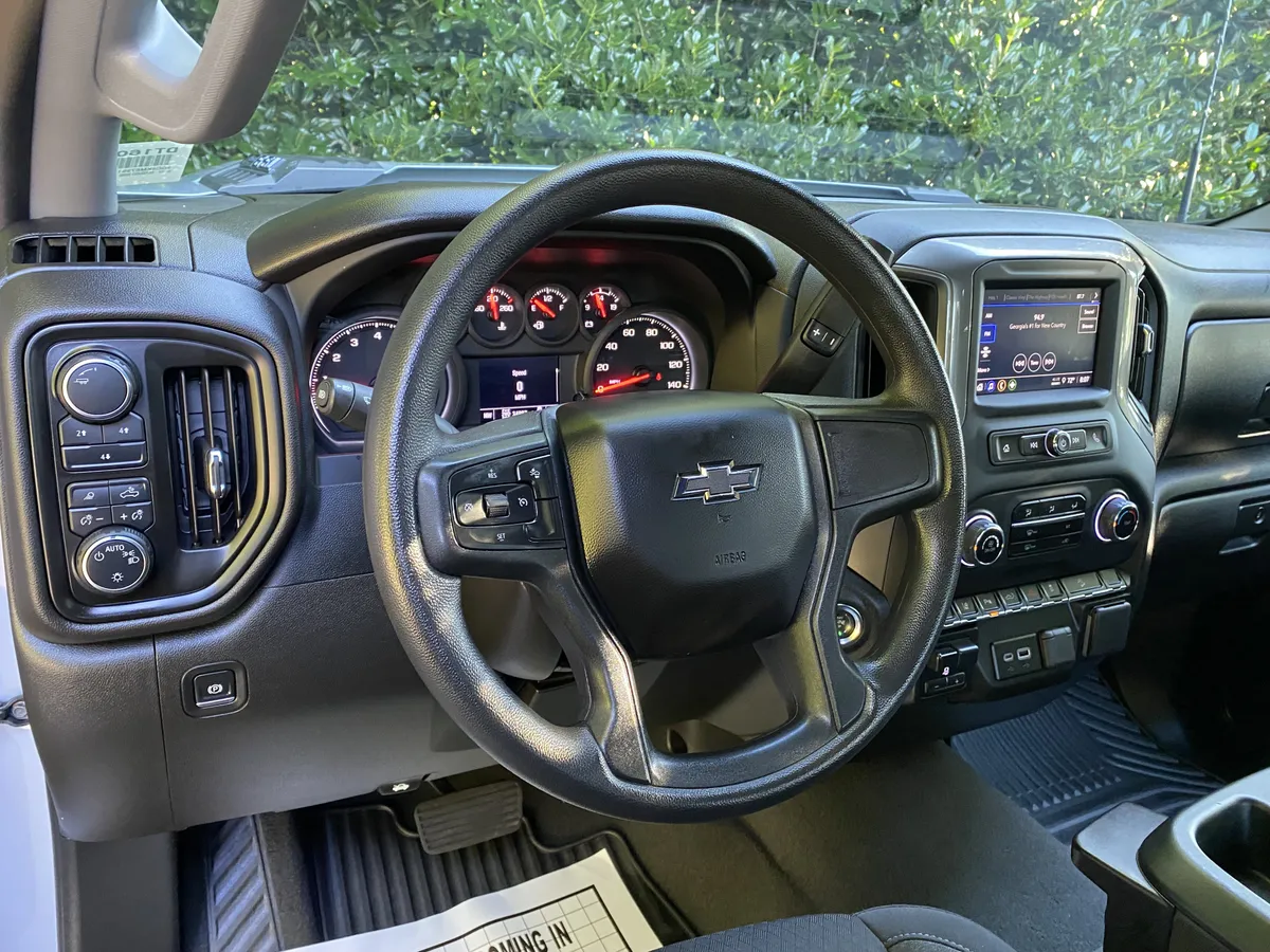2025 Chevrolet Silverado 2500HD Custom thumbnail 17
