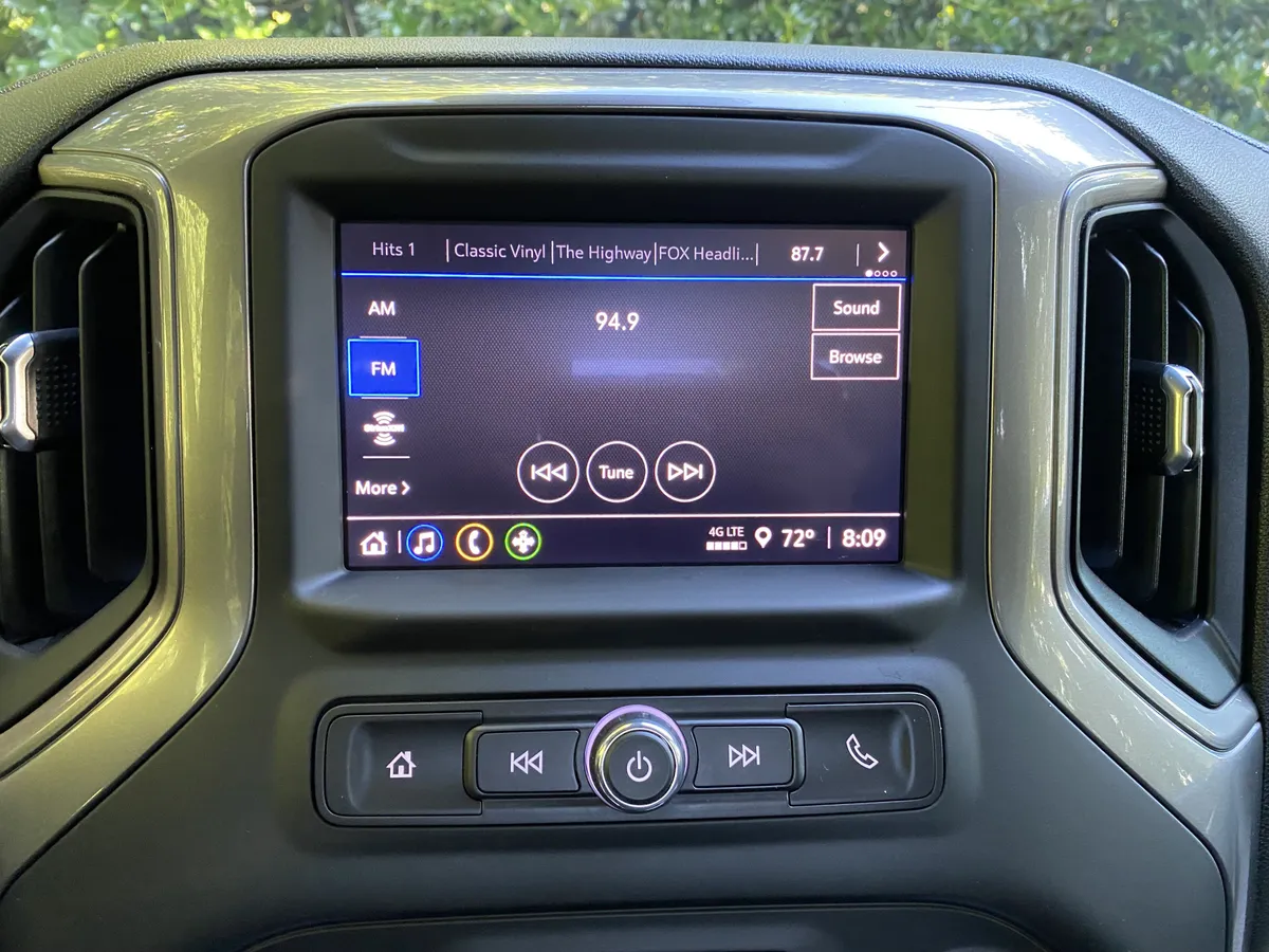 2025 Chevrolet Silverado 2500HD Custom thumbnail 25