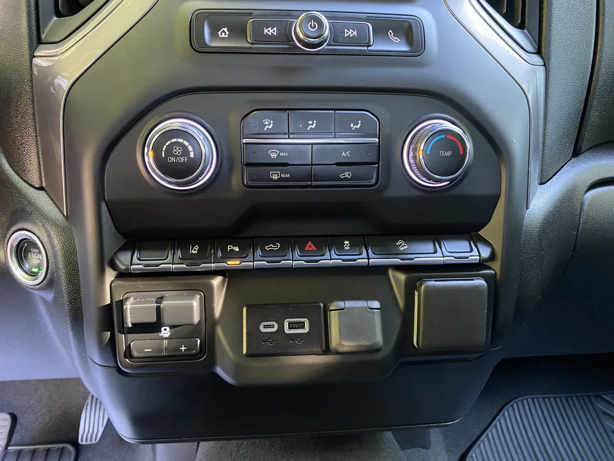 2025 Chevrolet Silverado 2500HD Custom thumbnail 28