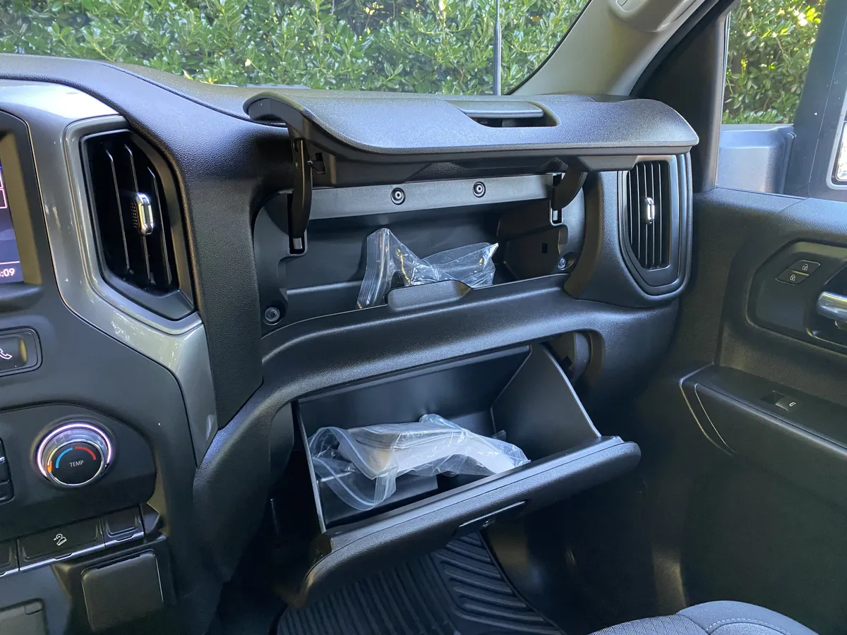 2025 Chevrolet Silverado 2500HD Custom thumbnail 29