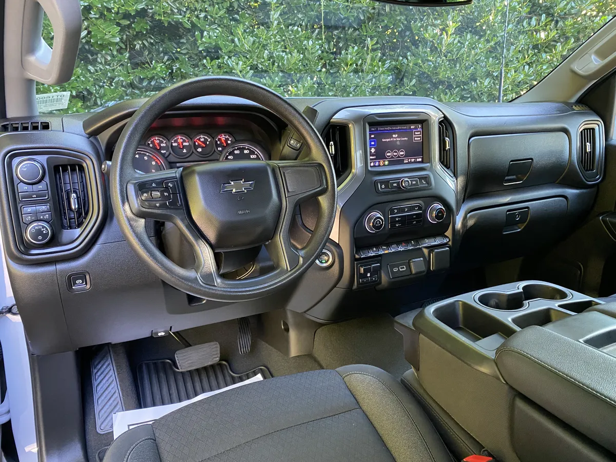 2025 Chevrolet Silverado 2500HD Custom thumbnail 31