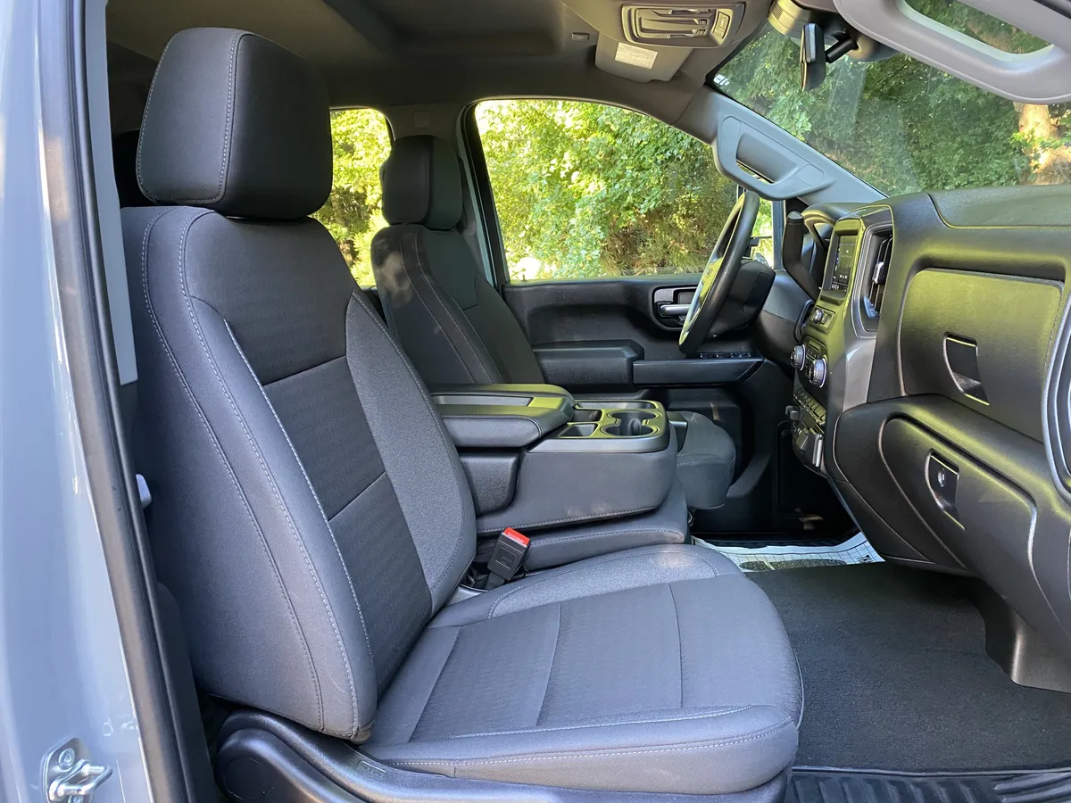 2025 Chevrolet Silverado 2500HD Custom thumbnail 32