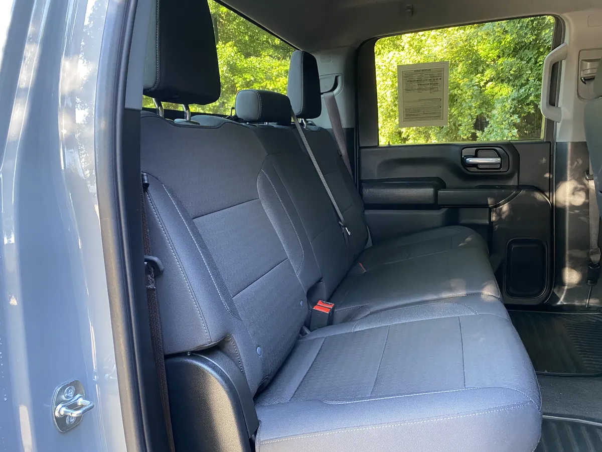 2025 Chevrolet Silverado 2500HD Custom thumbnail 33