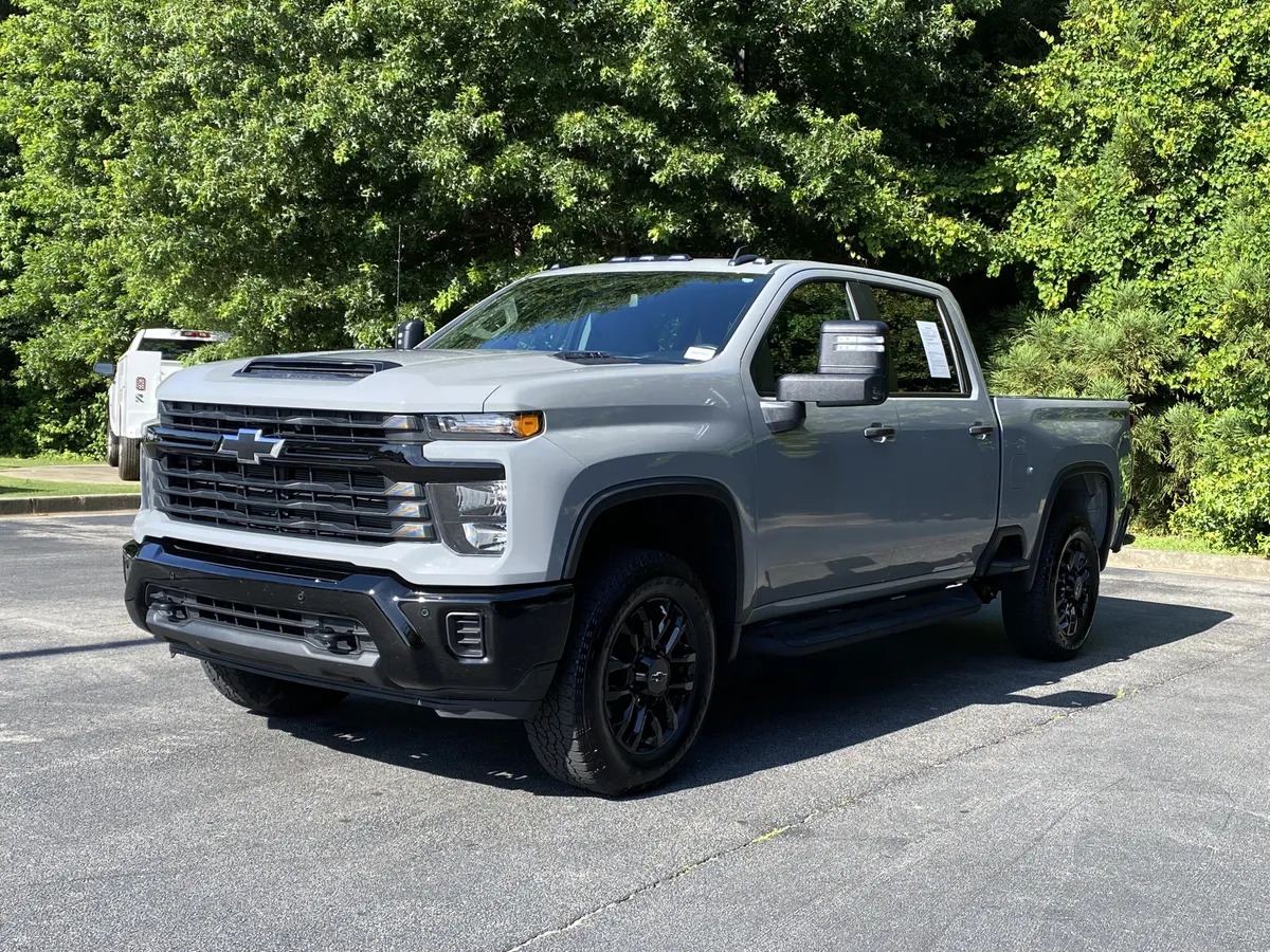 2025 Chevrolet Silverado 2500HD Custom thumbnail 4