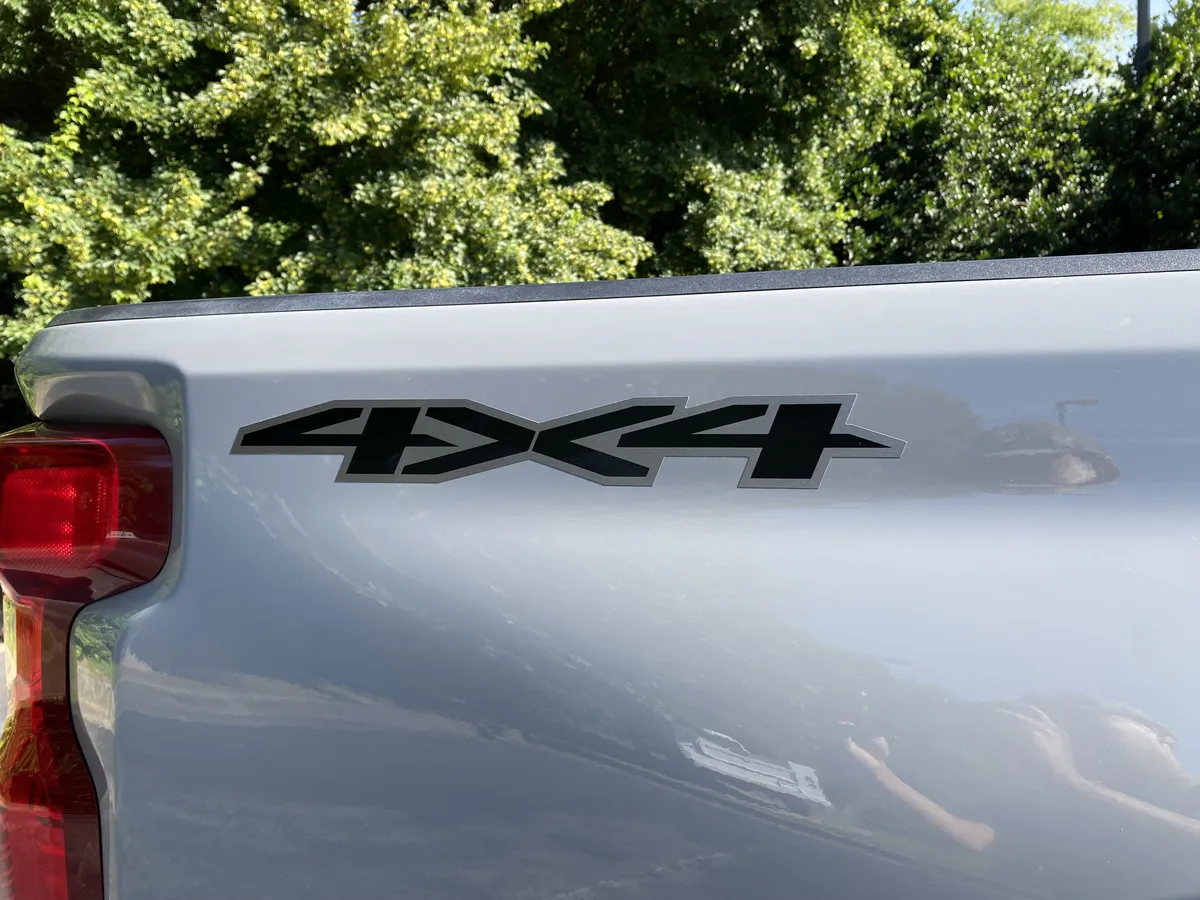 2025 Chevrolet Silverado 2500HD Custom thumbnail 40