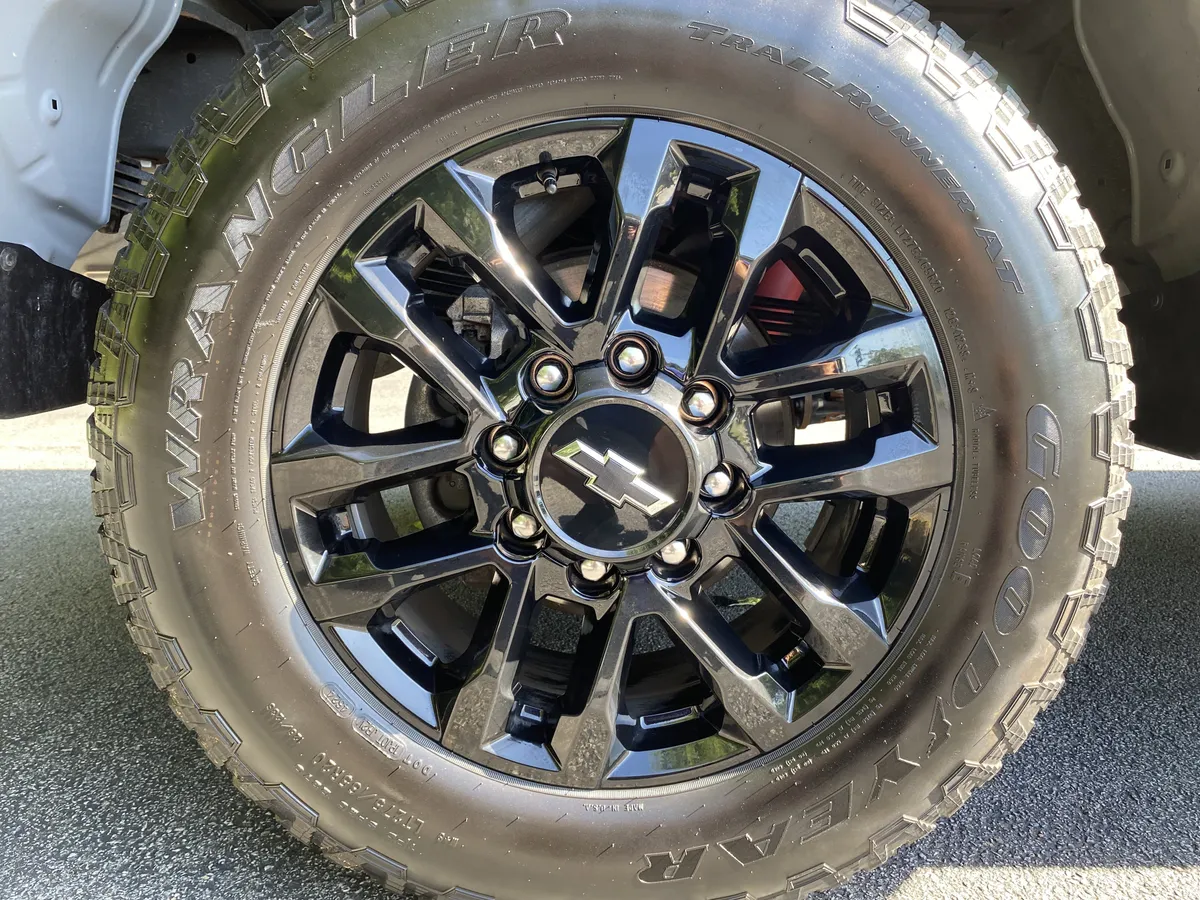 2025 Chevrolet Silverado 2500HD Custom thumbnail 41