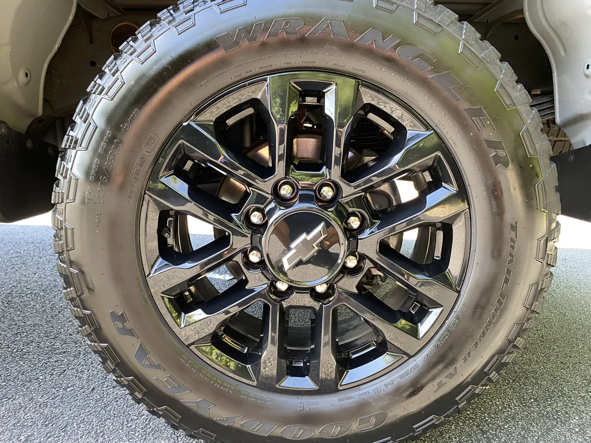 2025 Chevrolet Silverado 2500HD Custom thumbnail 42