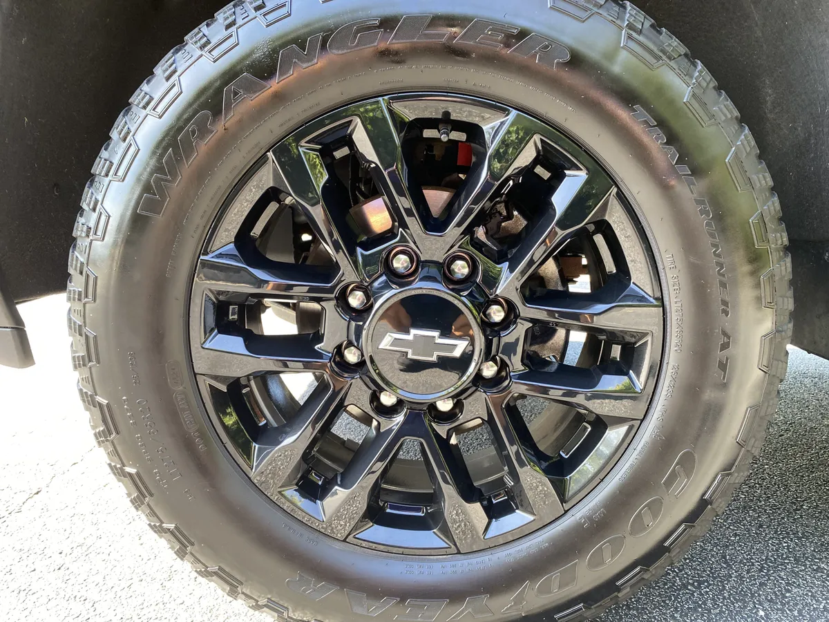 2025 Chevrolet Silverado 2500HD Custom thumbnail 43
