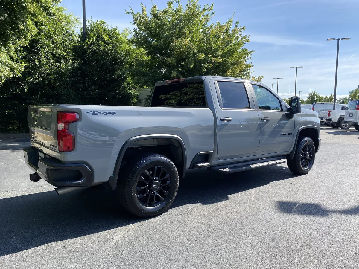 2025 Chevrolet Silverado 2500HD Custom thumbnail 8