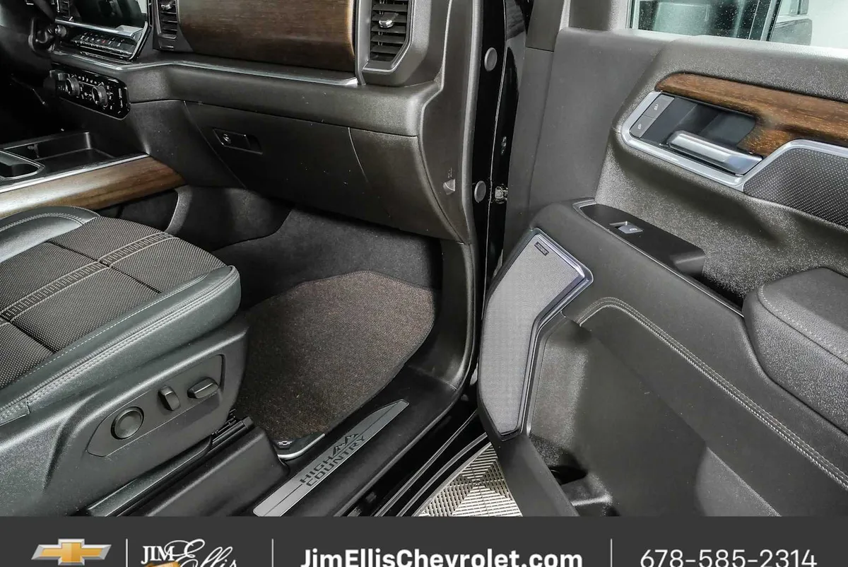 2025 Chevrolet Silverado 2500HD High Country thumbnail 25