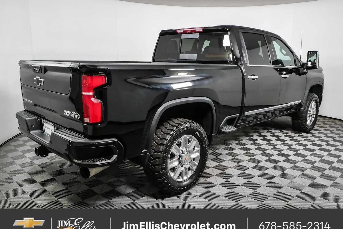 2025 Chevrolet Silverado 2500HD High Country thumbnail 3