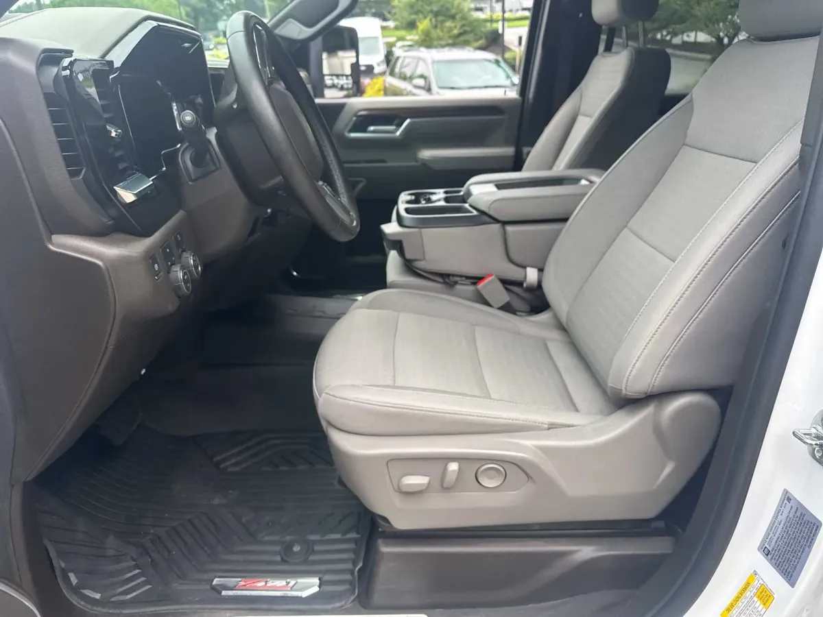 2025 Chevrolet Silverado 2500HD LT thumbnail 10