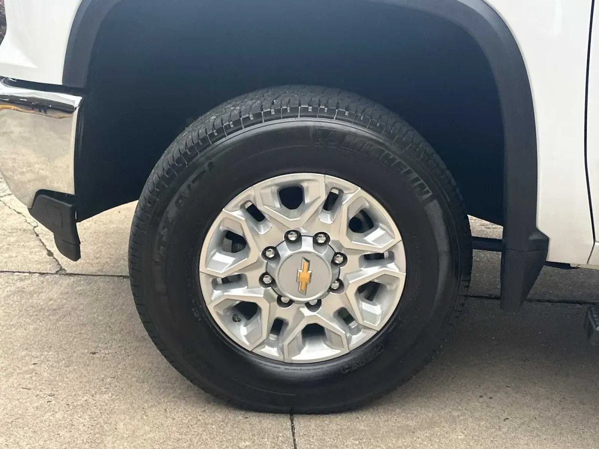 2025 Chevrolet Silverado 2500HD LT thumbnail 14