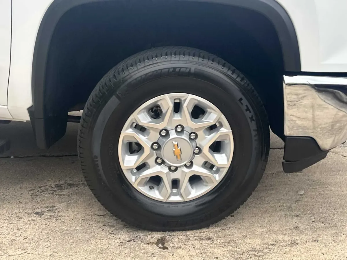 2025 Chevrolet Silverado 2500HD LT thumbnail 17