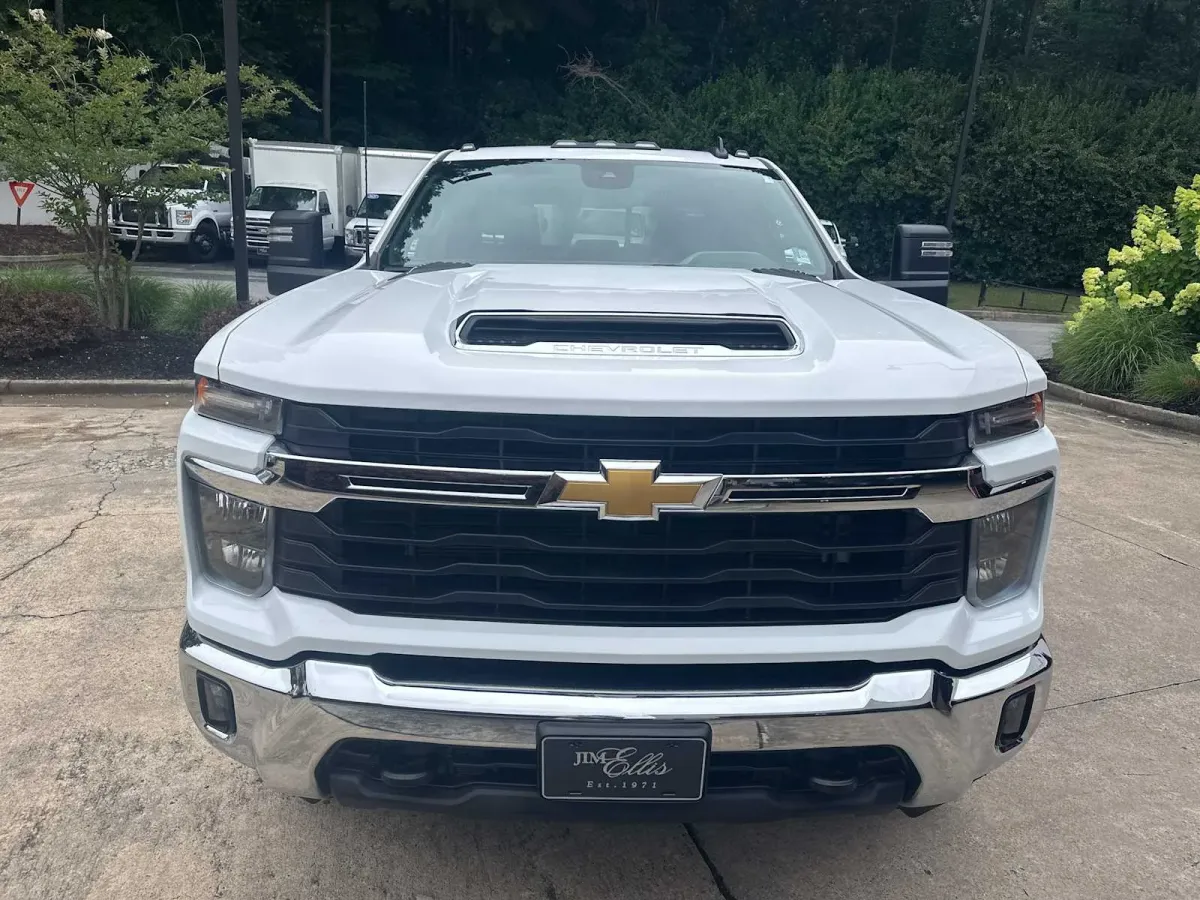 2025 Chevrolet Silverado 2500HD LT thumbnail 2