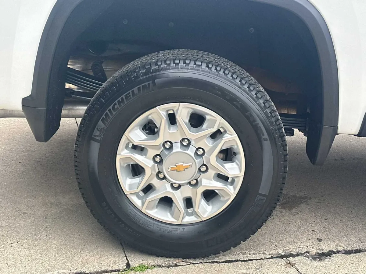2025 Chevrolet Silverado 2500HD LT thumbnail 24