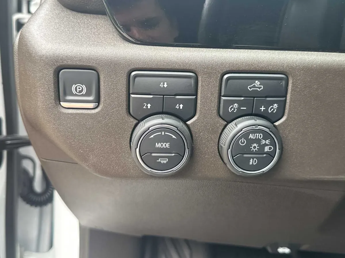 2025 Chevrolet Silverado 2500HD LT thumbnail 30
